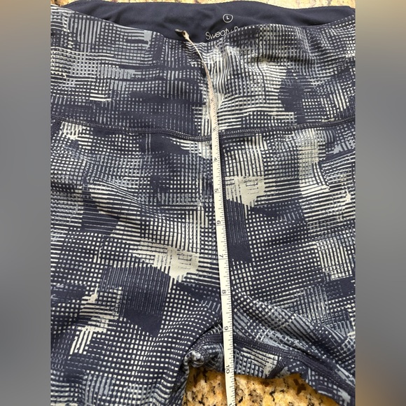 Sweaty Betty Navy and Light Gray Patterned Leggings - Picture 10 of 12